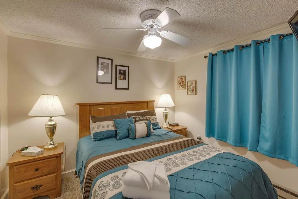 Snowshoe Ski-InSki-Out Steps to Ballhooter Lift Mountain Lodge Condo