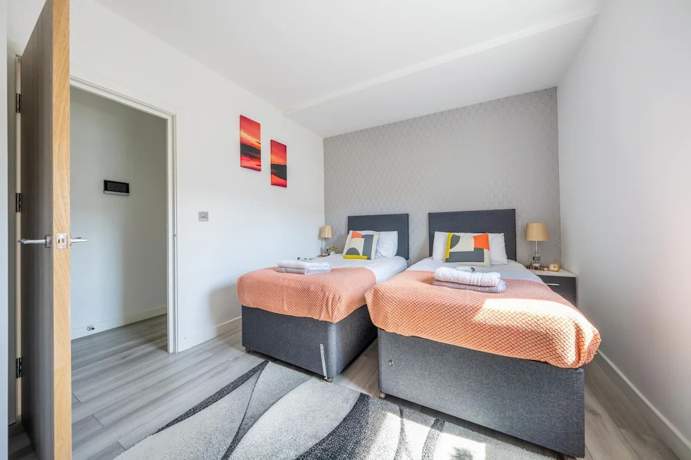 Ash View Place 4 -heathrow - Thorpe Park - Free Parking