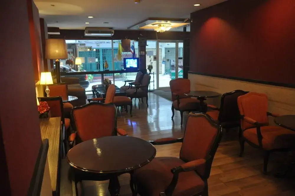 Check Inn Phromphong