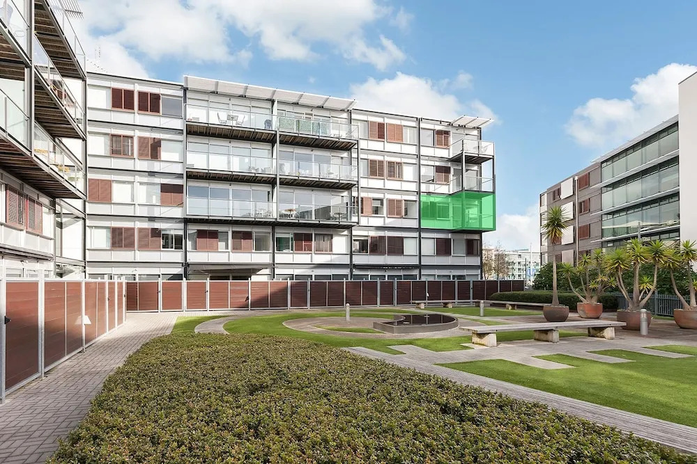Charming 1 Bdrm in Prime Viaduct Location - by Urban Butler