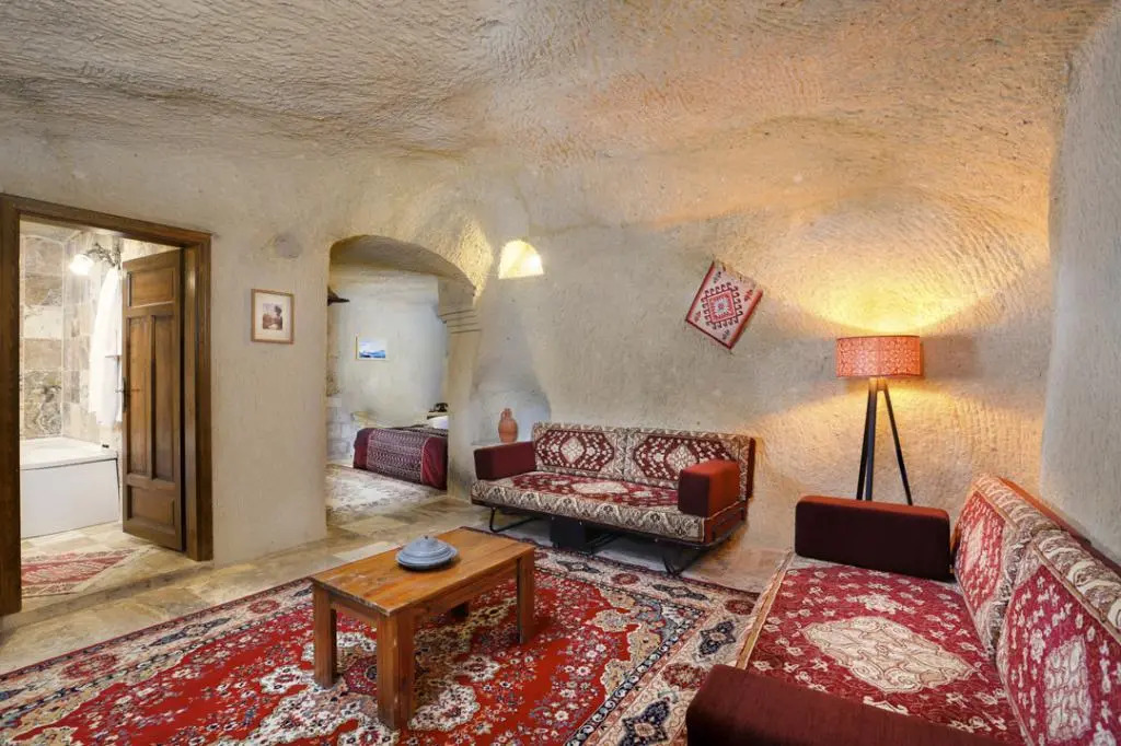 Dilek Tepesi Cave Hotel