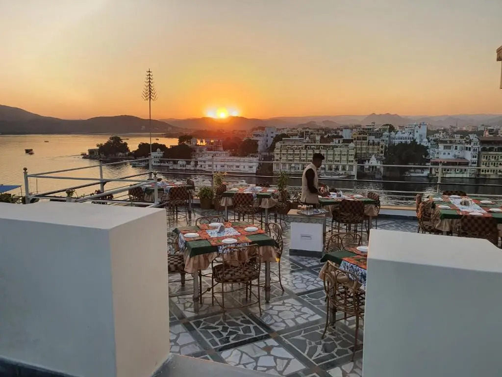 Hotel Mewar Haveli - At Lake Pichola