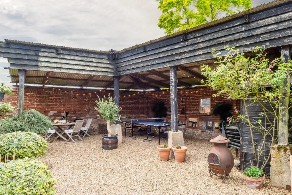 Stylish rural cottage with views over fields and the River Stour - The Granary
