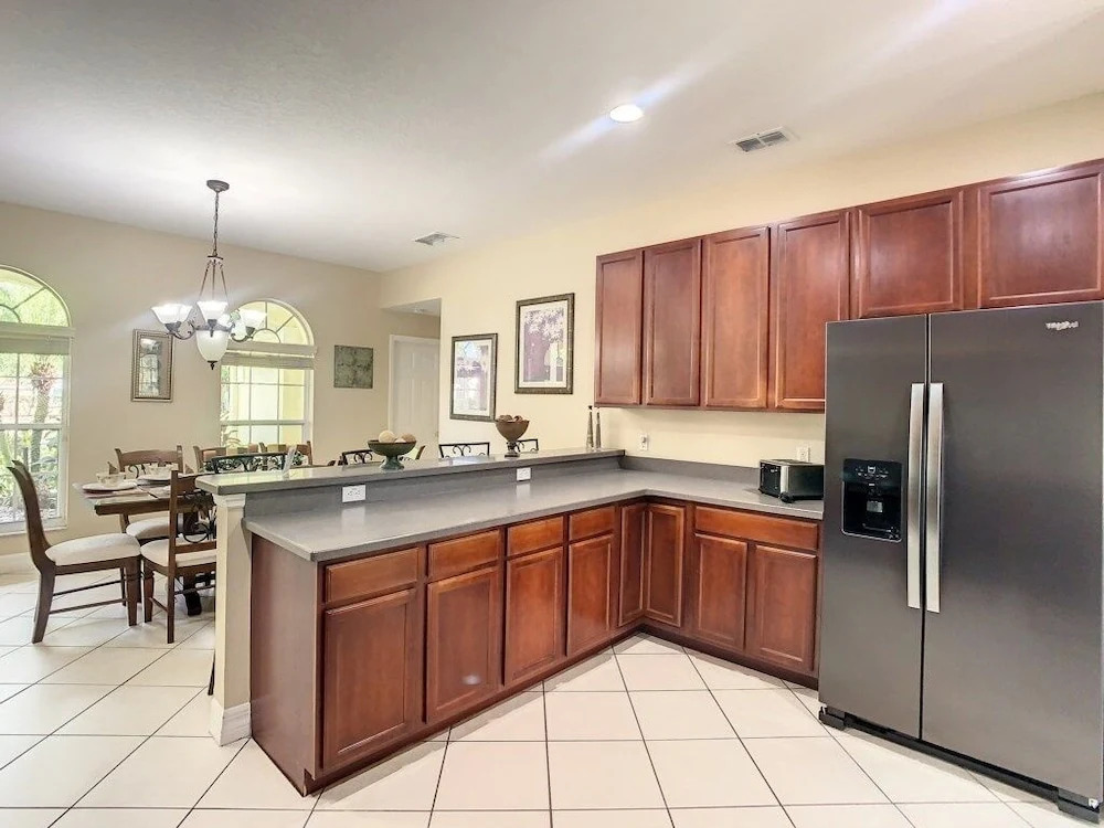 Fantastic 7 Bed 6 Bath In Prestigious Gated Comm. 7 Bedroom Villa by Redawning