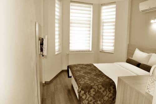 Apartment w/ New Furnitures Next to Istiklal Street and Taksim Square