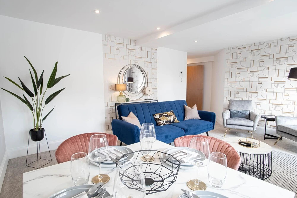 Super Luxe 2 Bed Apartment Torquay - Stunning Harbour View - Near Babbacoombe & Beach.