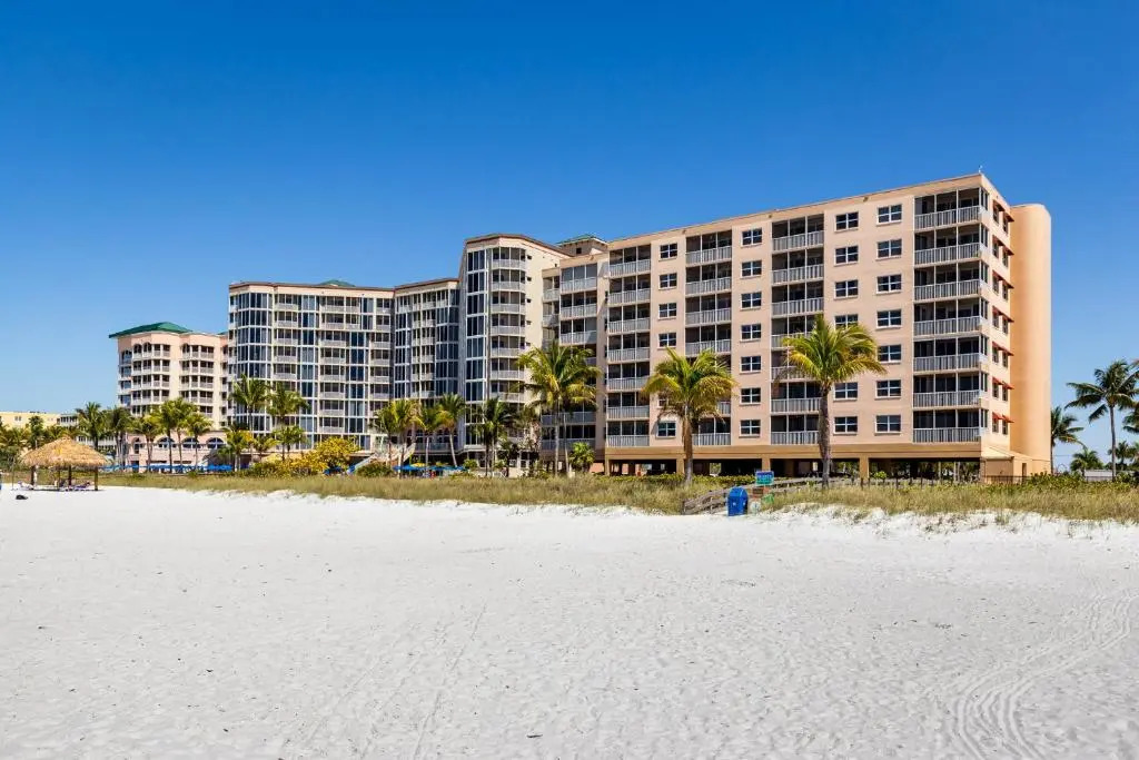 Estero Island Beach Villas 204, Sleeps 8, 2 Bedrooms, Gulf Front, Heated Pool