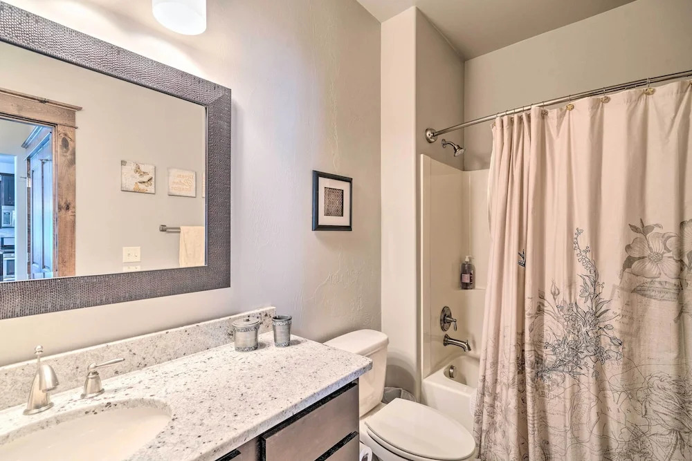 Main St Bozeman Condo - Walk to Parks & Eateries!