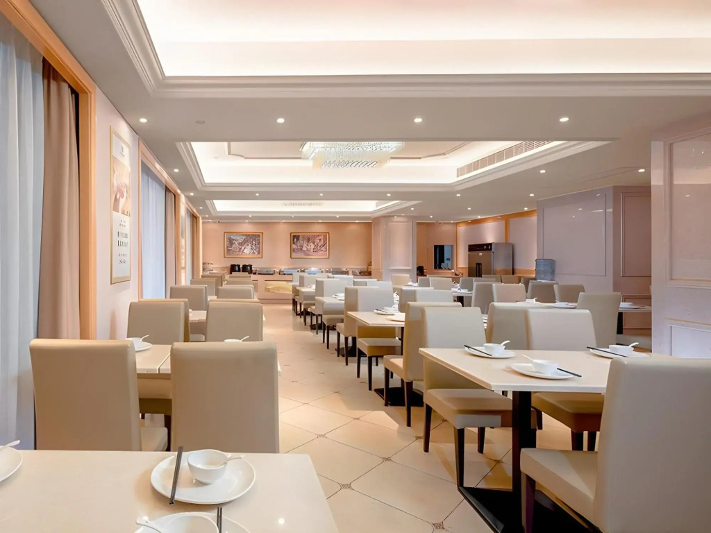 Vienna International Hotel (Nanning Jinhu Square Langxi Metro Station Branch)