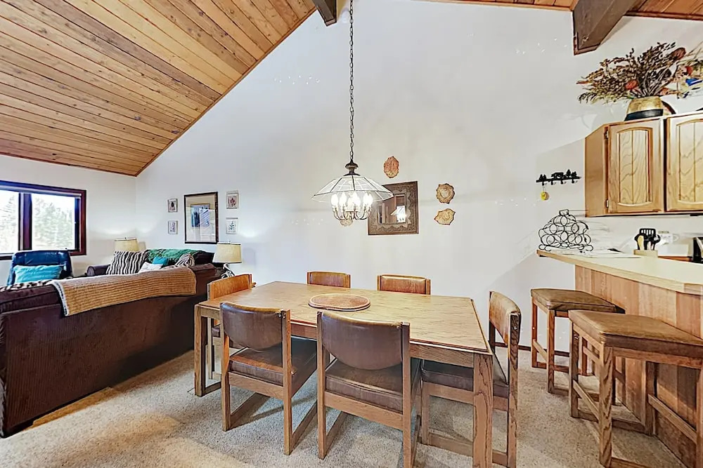 New Listing! Eagle Lodge Getaway W/ Pool & Sauna 2 Bedroom Condo