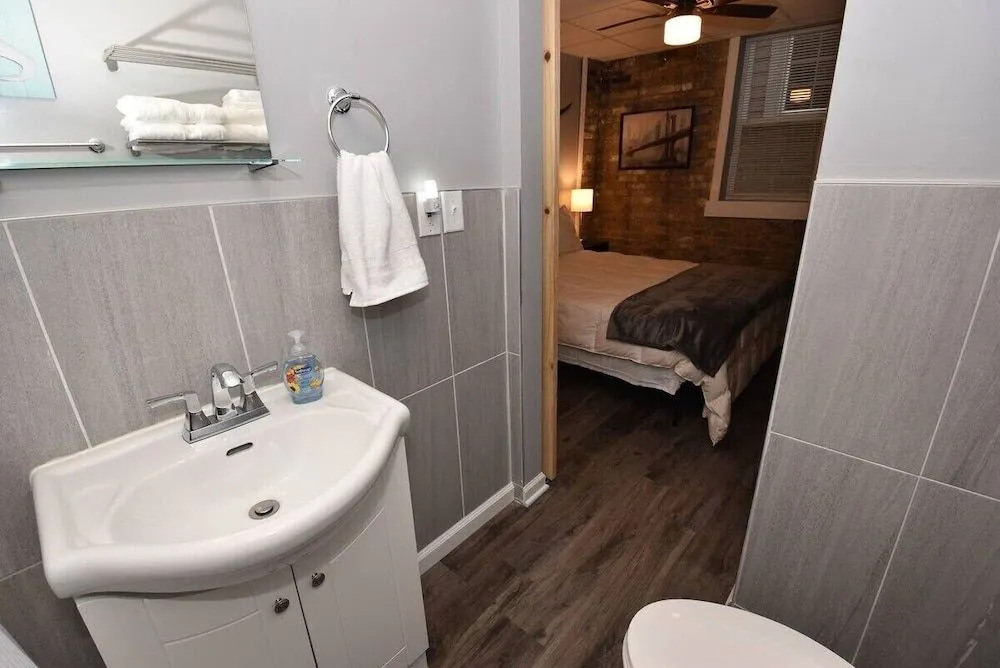 Modern Meets Vintage! Renovated 1 BR in Milwaukee