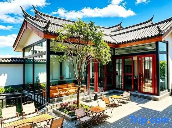 SnowPeak StarSnow Inn · Sunset Terrace Courtyard, Shuhe Ancient Town