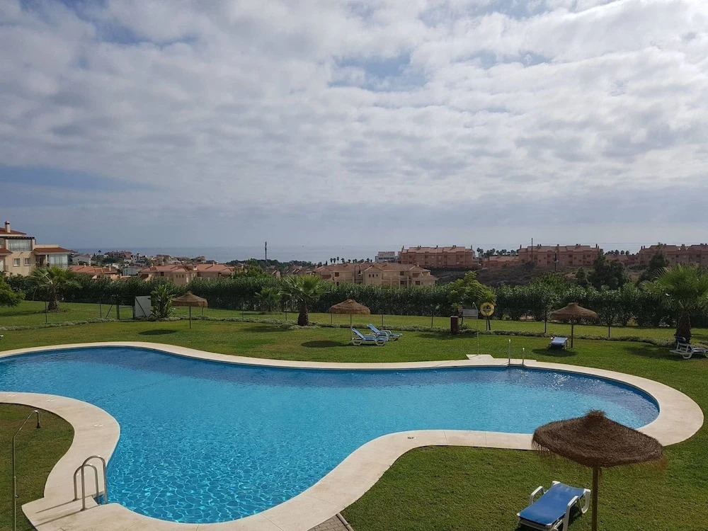 Sunny, Quiet And Spacious Apartment Nearby The Sea