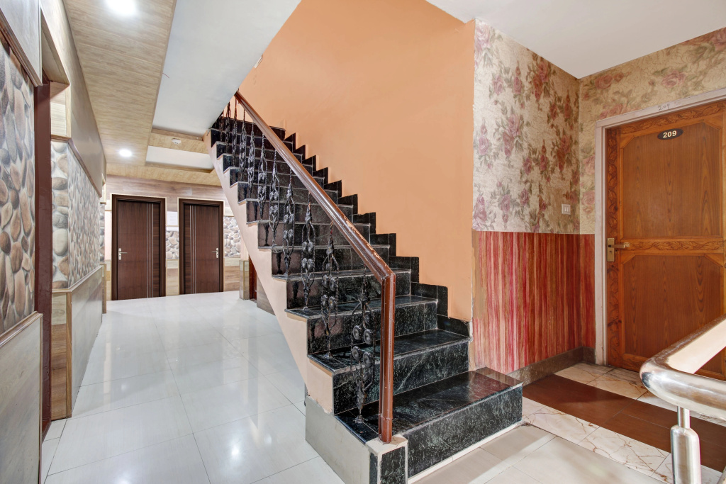Collection O Rajbagh