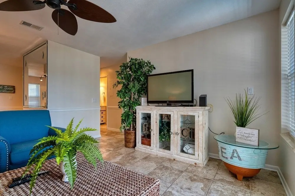 Harry's Beach House - 2 Br Condo