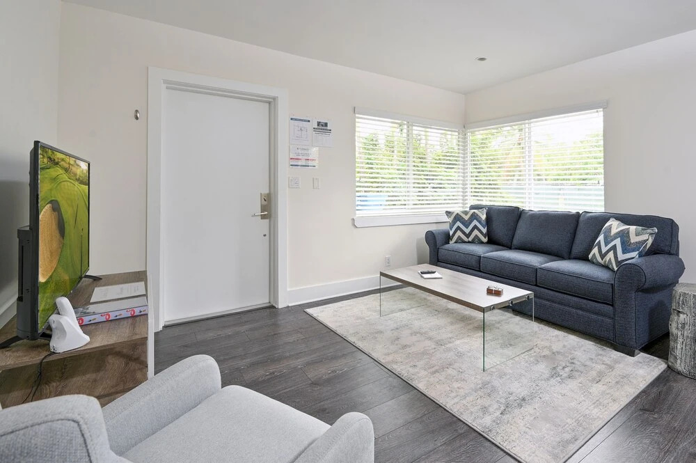 Victoria Park Urban Oasis W/ Patio, 2 Miles To Beach 1 Bedroom Duplex
