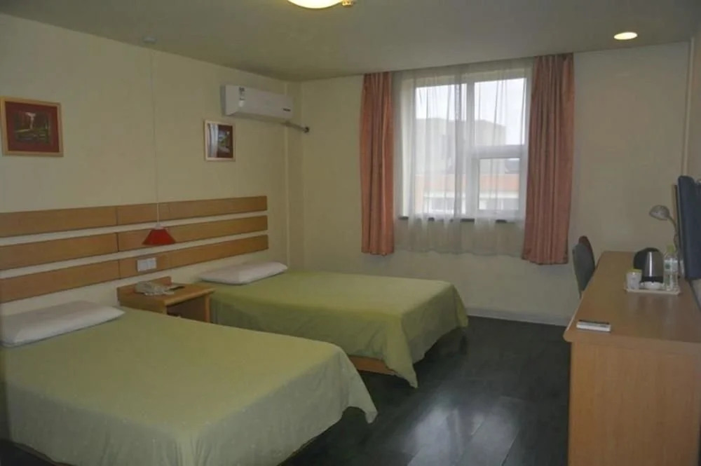 Home Inn Linyi People's Square