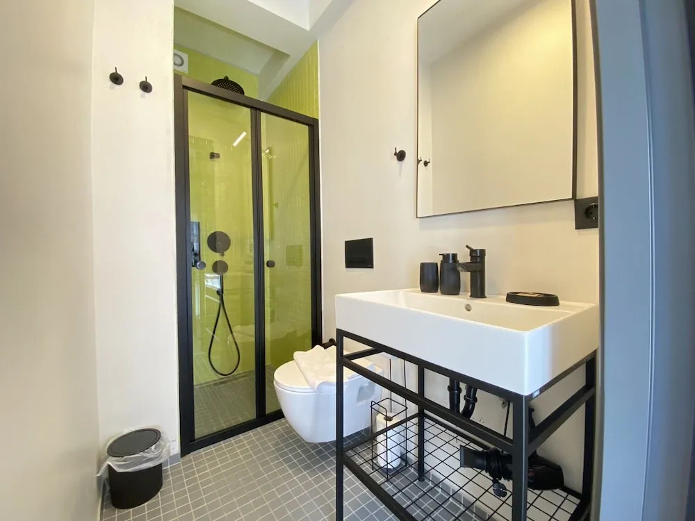 Cozy Flat W French Balcony 5 Min To Istiklal Ave