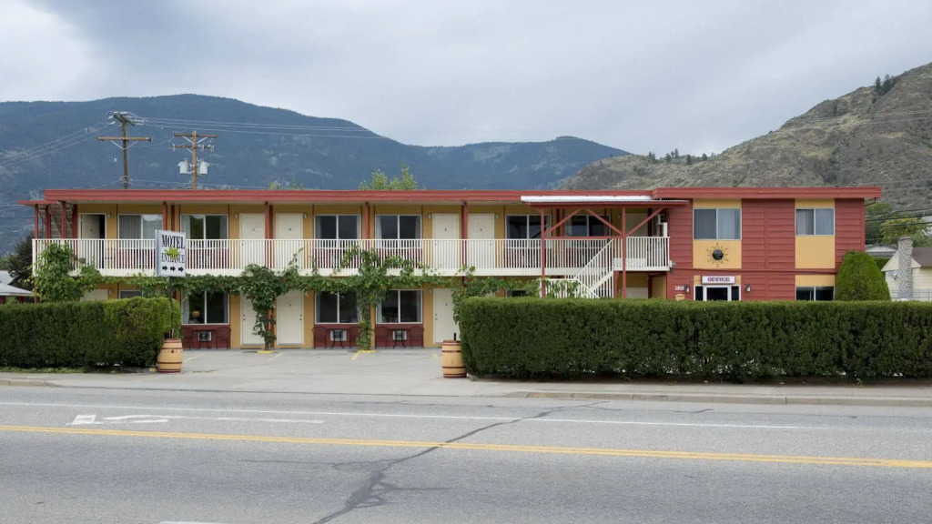 Maple Leaf Motel Inn Towne