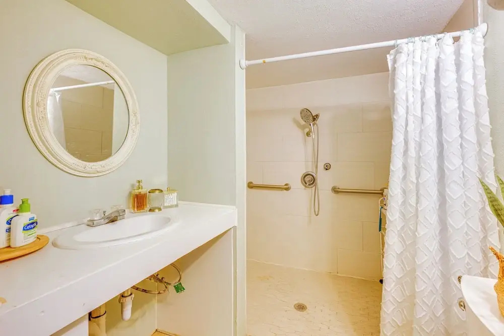 9 Mi to Dtwn: Spacious Retreat in Corpus Christi!