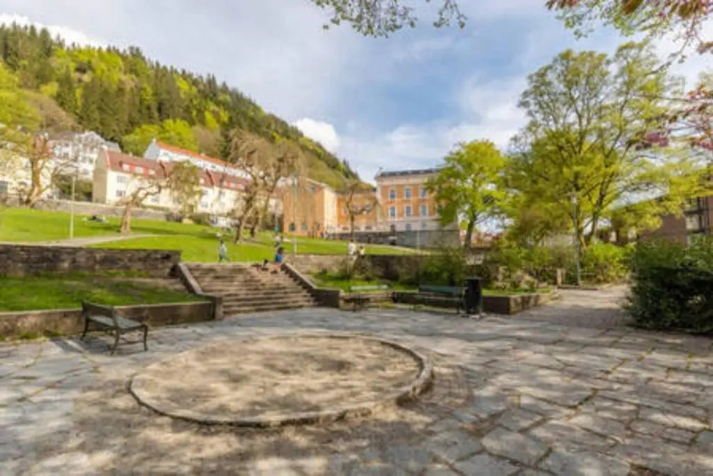Large, central apt between Bryggen and Fløyen-3br
