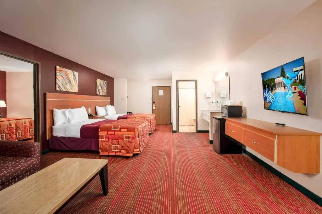 Grand Marquis Waterpark Hotel & Suites