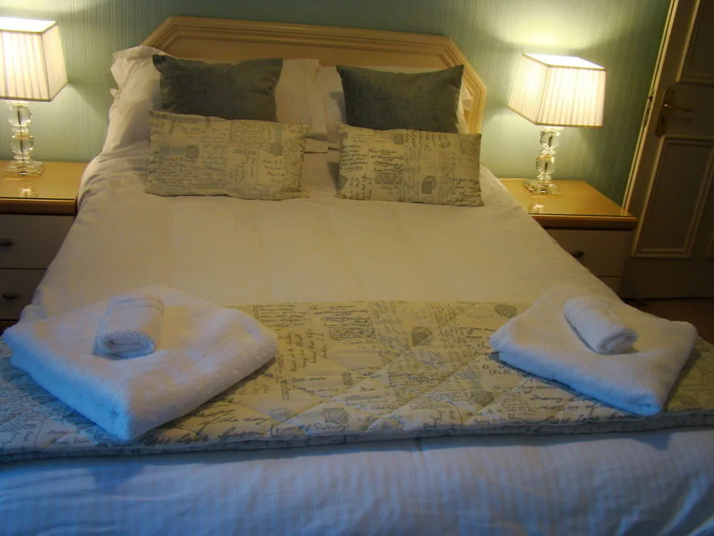 Pine Lodge Guest House