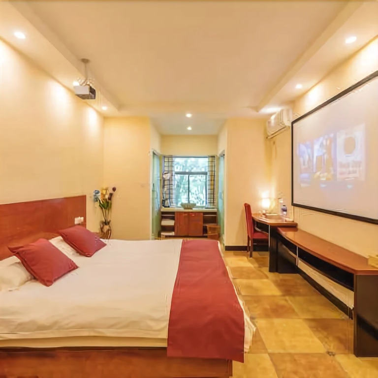 Q+ Yanque Lake Garden Hotel