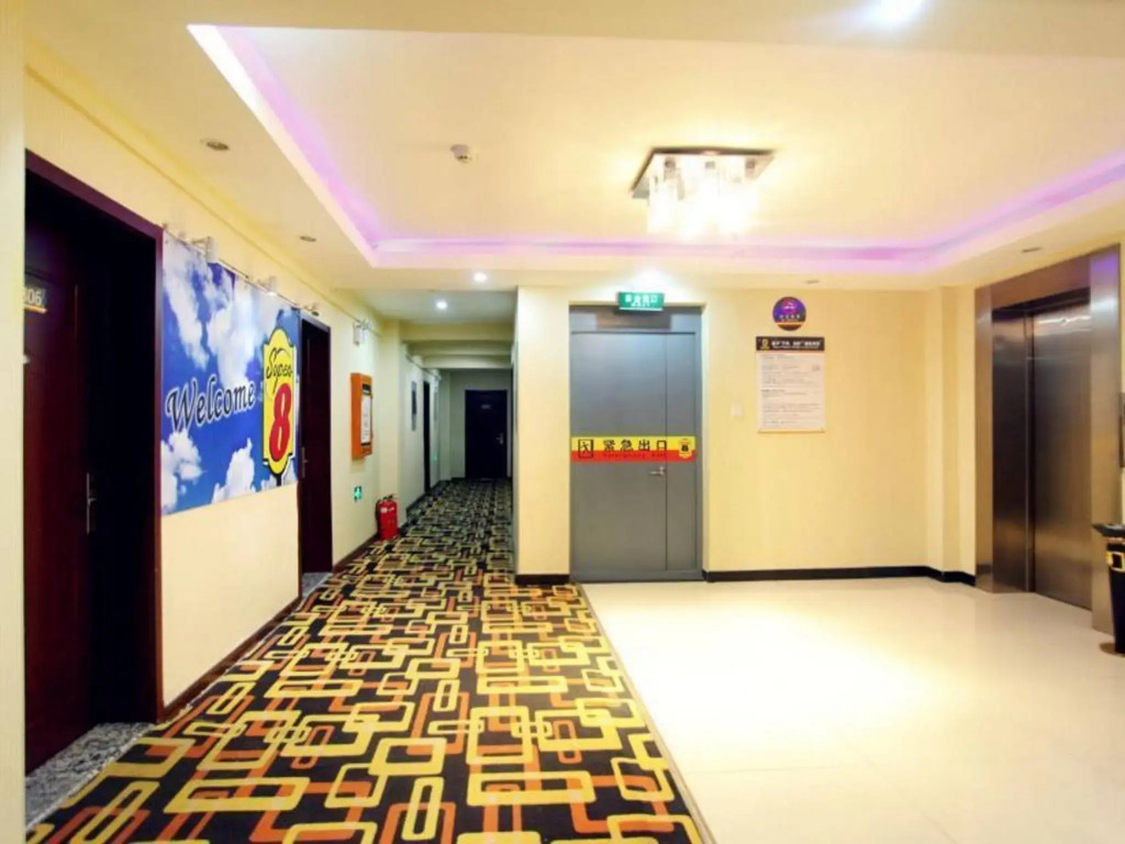 Super 8 Chengde Imperial Summer Resort