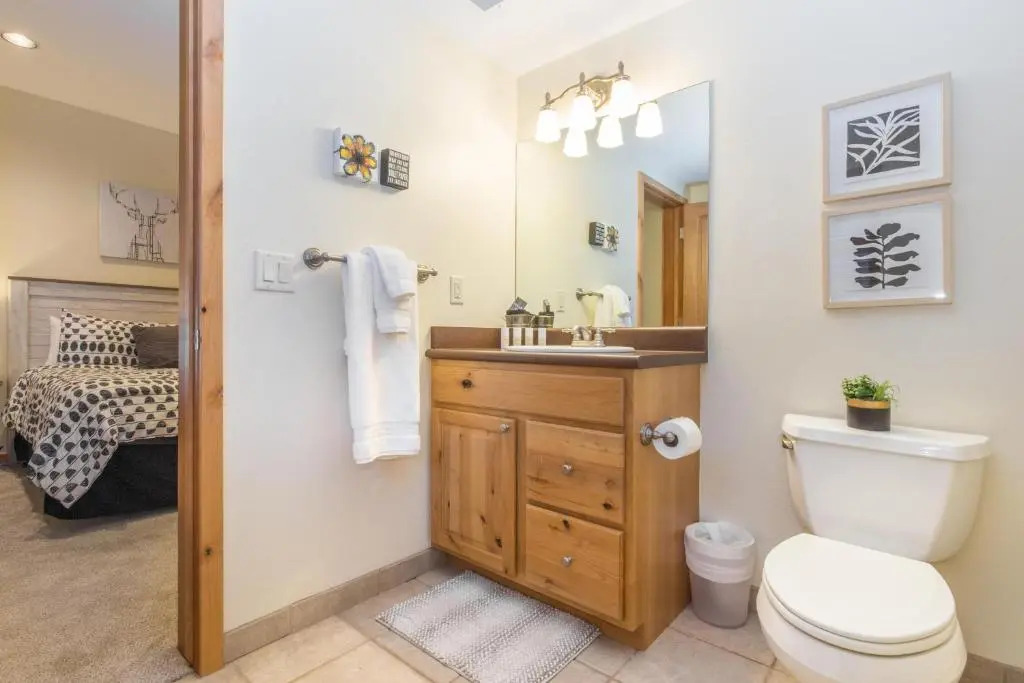 Elkhorn Townhome 1947 Townhouse