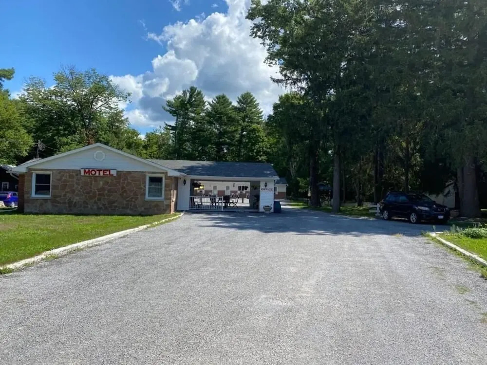 Three Island Motel