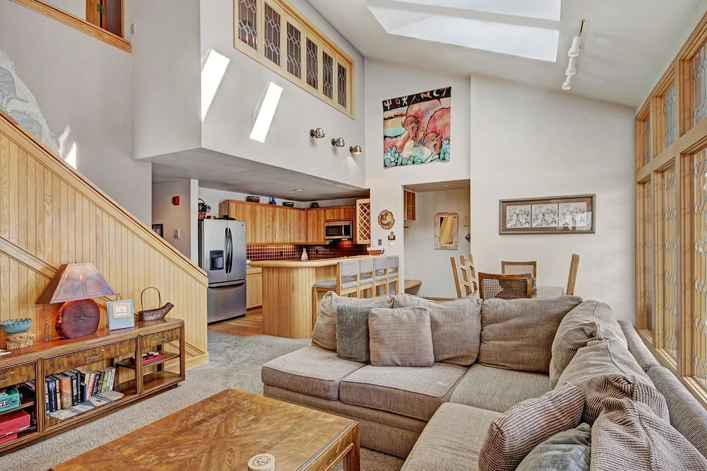 2725 Chateaux DMont by RedAwning