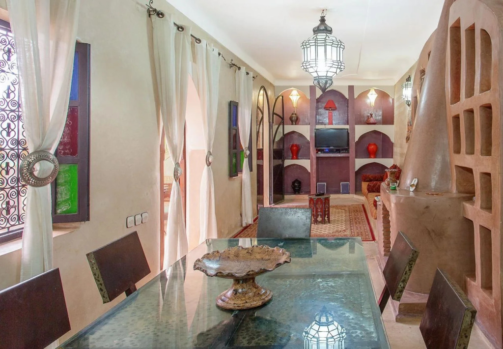 Dar Kamar Zamane - Adults Only