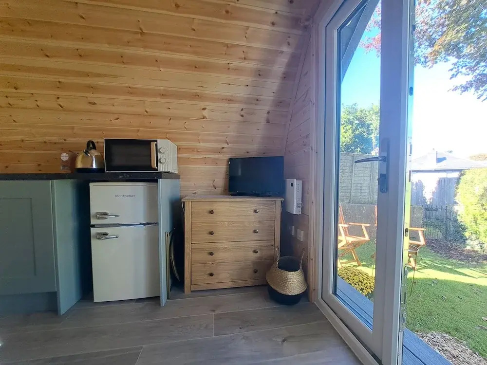Beautiful and Cosy Garden Pod Saintives