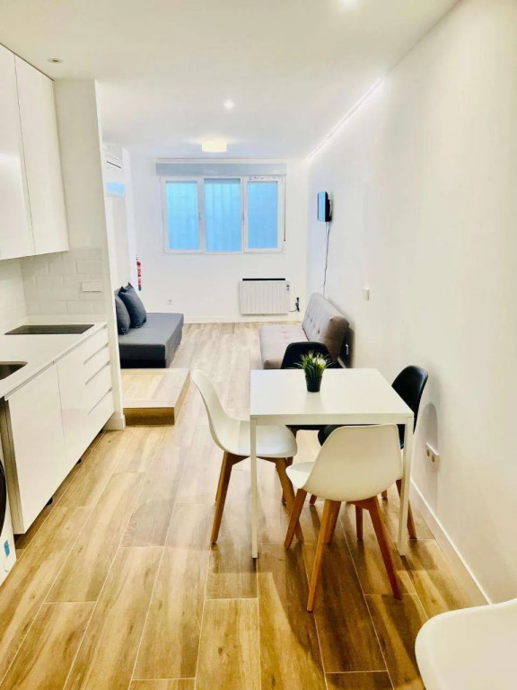 Bernabeu/ C.Universitaria Apartments