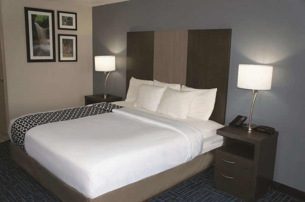 La Quinta Inn & Suites by Wyndham Peru Starved Rock St Park