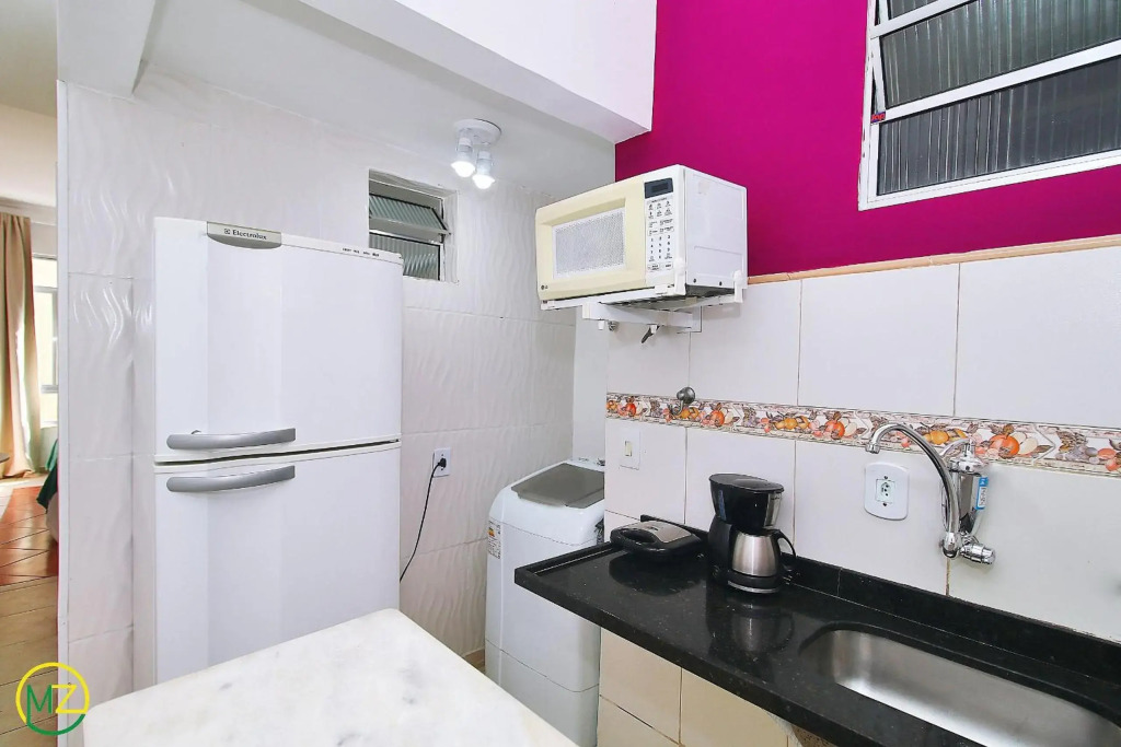 Studio economico com vista para o mar no posto 2 em Copacabana!