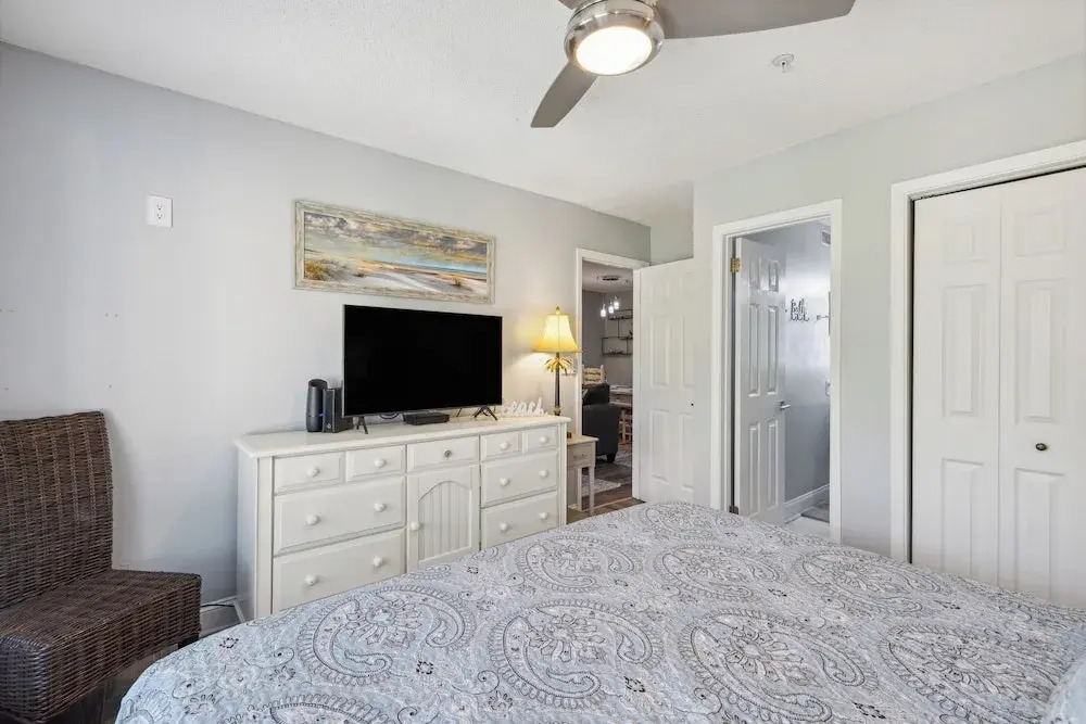 Seaside Bliss Retreat Coastal Condo for 6