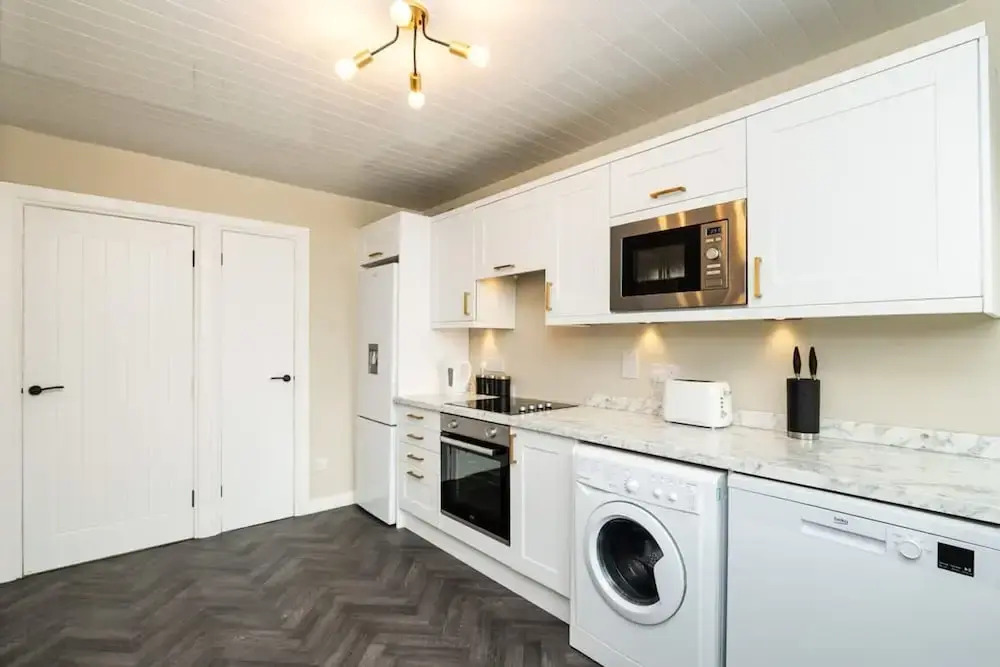3 Bed House With Driveway