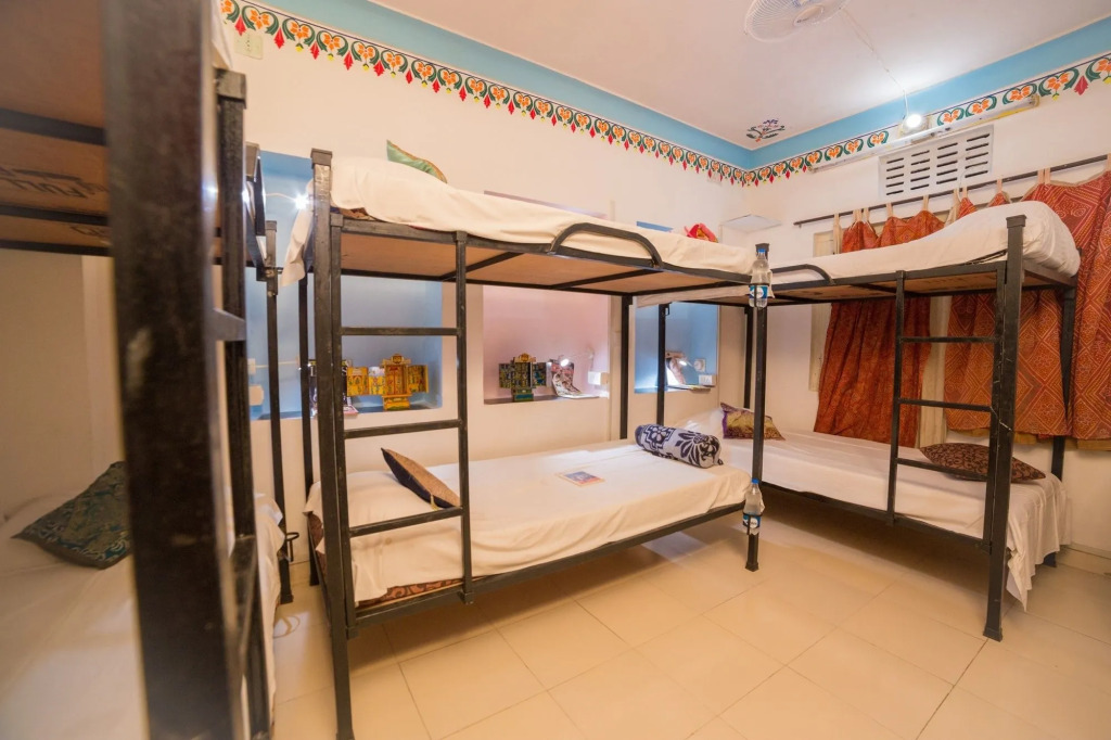 Hanuman Ghat Boutique Stays On Lake Pichola