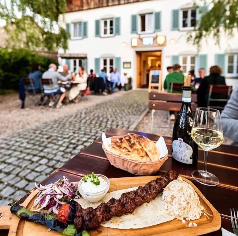 Mara Restaurant & Hotel