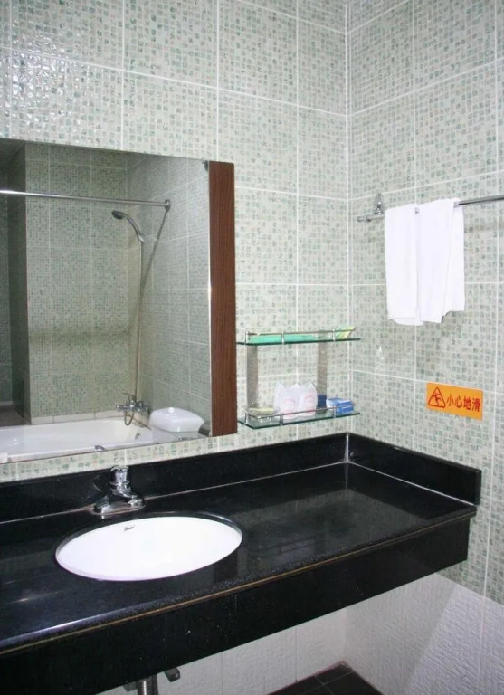 Boutique Holiday Hotel (Beihai Beibuwan Square)