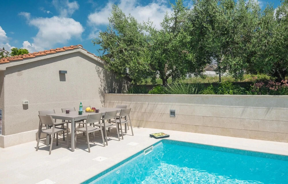 Amazing Apartment in Medulin With 4 Bedrooms, Wifi and Outdoor Swimming Pool
