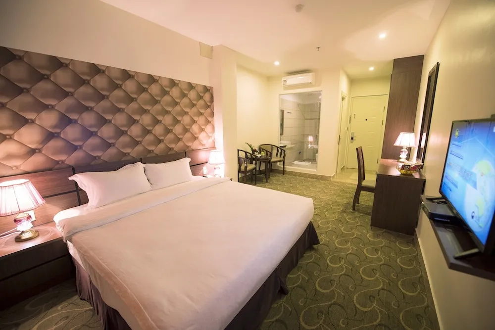 3MG Lakeside Hotel