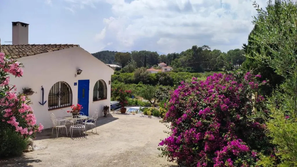Lovely 4-Bed House in Altea with swimming pool