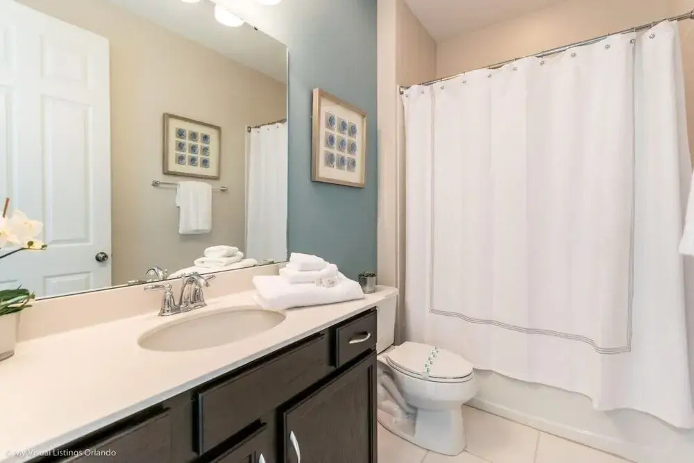 1600cpc 4 Bedroom Townhouse by RedAwning