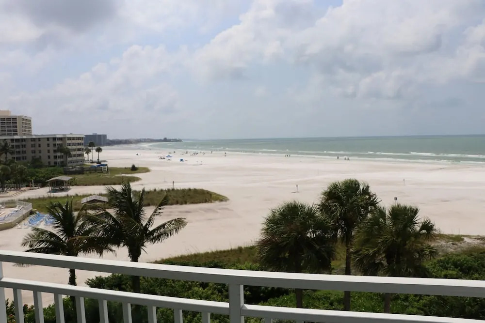 Jamaica Royale 401 - 2 Br Condo
