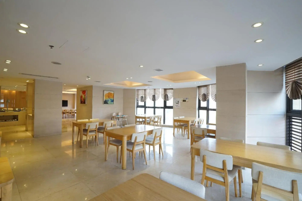 Starway Hotel (Yibin Yangtze River Park)