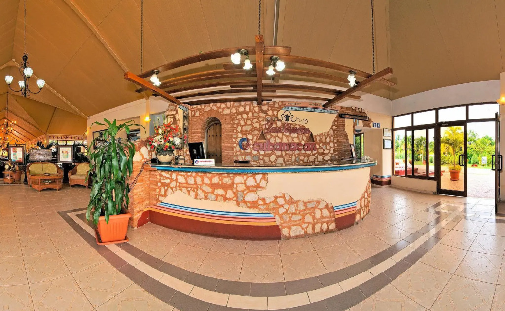 Hostal Portada Las Cuevas