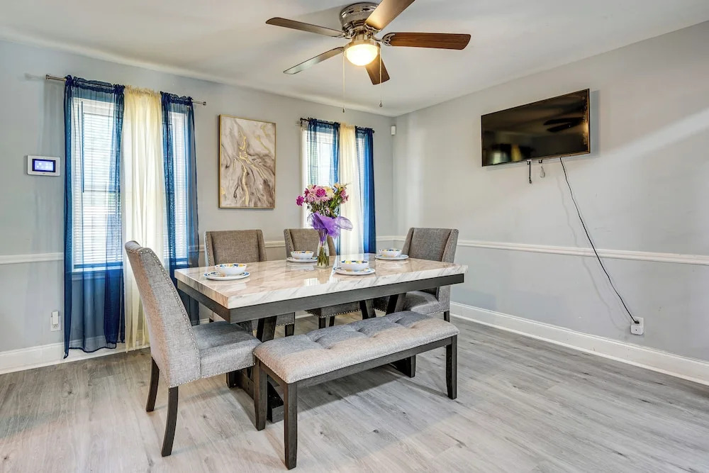 Spacious Home w/ Hot Tub, 14 Mi to Downtown Atl!